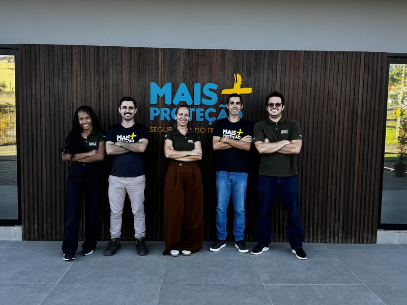 Equipe da Mais Proteção reunida na sede em Criciúma